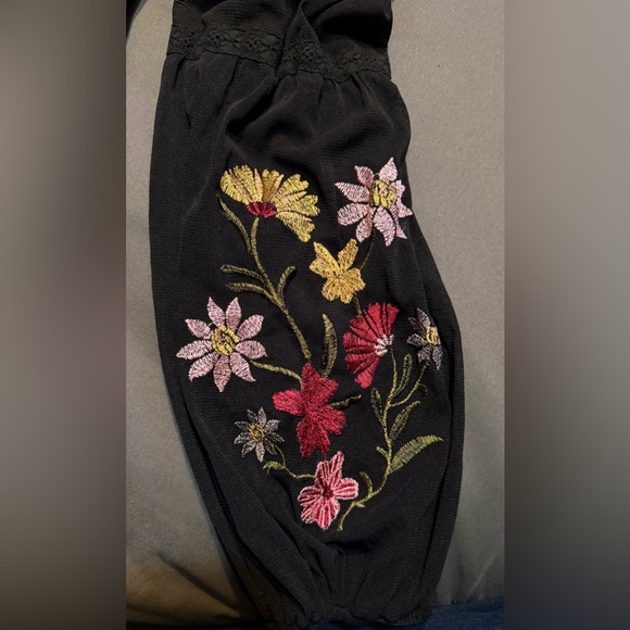 Style & Co. Black Top with Colorful Floral Embroidered Sz S - Picture 6 of 10